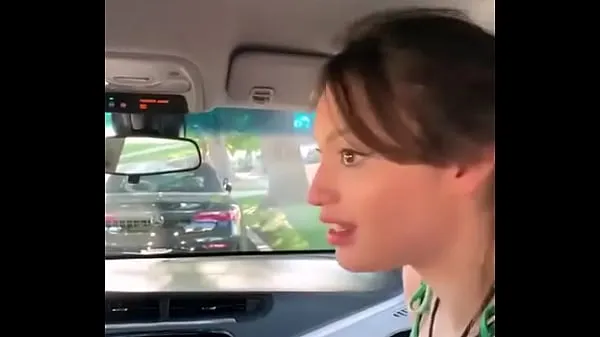 Afficher Dans la voiture, fais attention qu'ils ne nous voient pas vidéos Drive