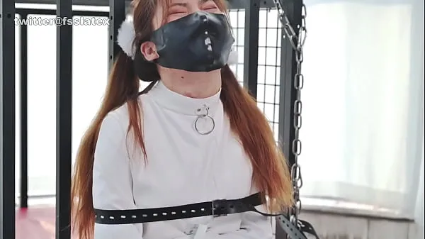 显示 asian latex catsuit woman straitjacket bondage 随车视频