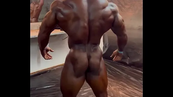 Show Stripped male bodybuilder drive Videos
