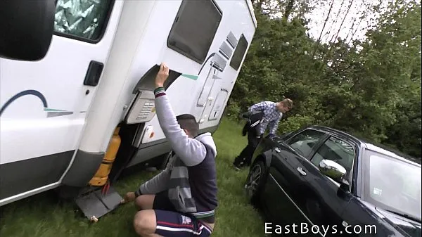 Pokaż filmy z Caravan Boys 2014 - Handjob Adventure jazdy