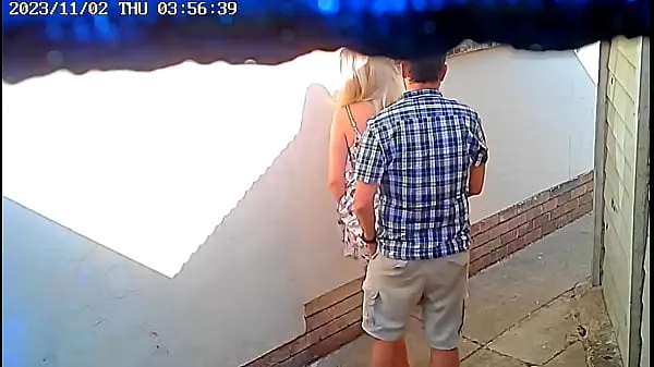 Mutiges Paar beim öffentlichen Ficken vor CCTV-Kamera erwischtFahrvideos anzeigen