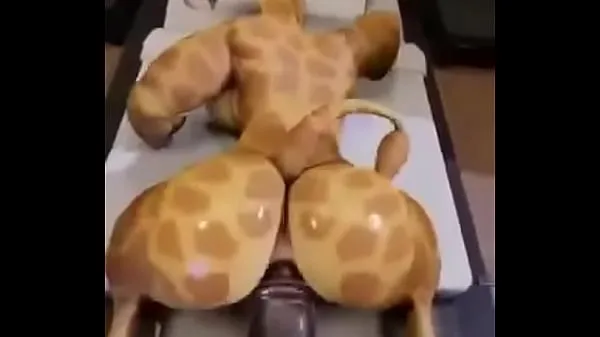 Mostrar Giraffe Fart Fucked in Bed from Behind (Fart edit by Wceen vídeos de conducción